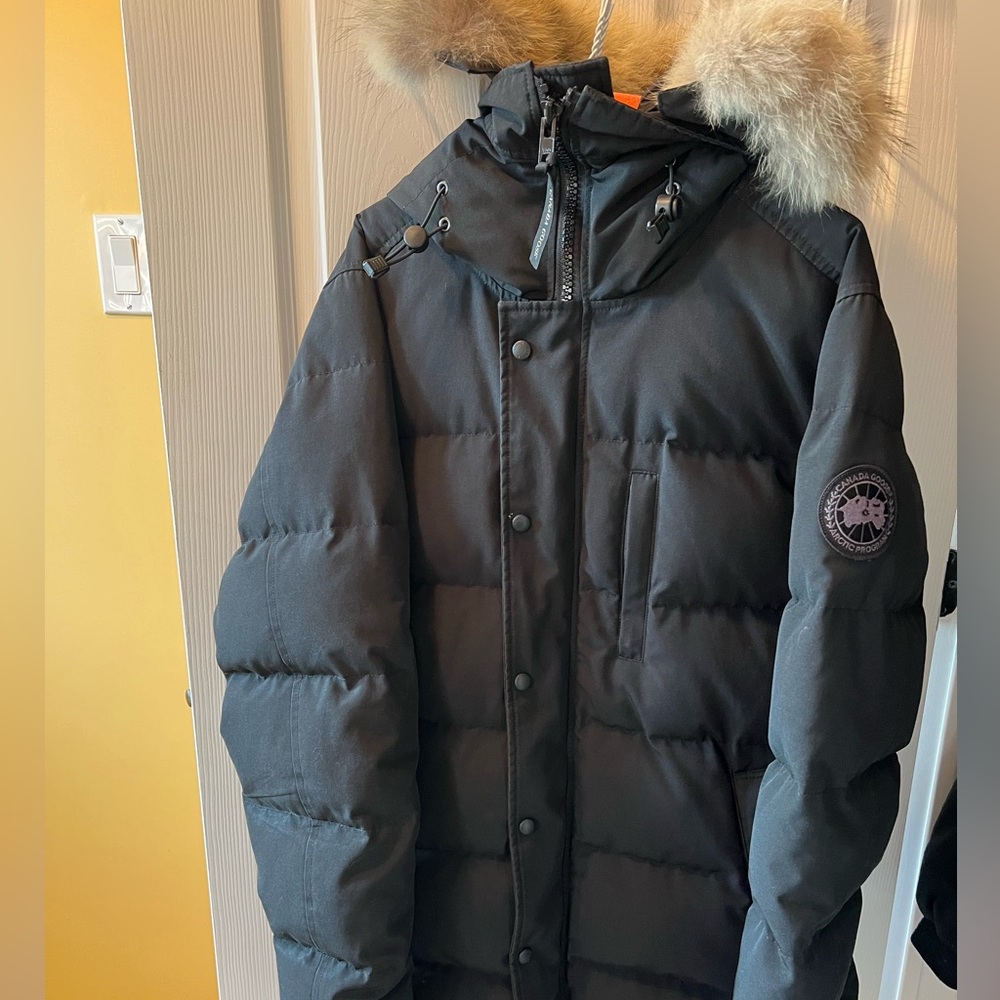 **Limited Time Offer* Rare Canada Goose Jacket ‘Black Label’ down fill slim fit